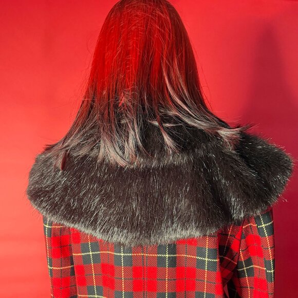 Vintage Brown Fur Collar by Ruyi: Layer Up Your Retro Winter Vibes - Picture 4 of 12